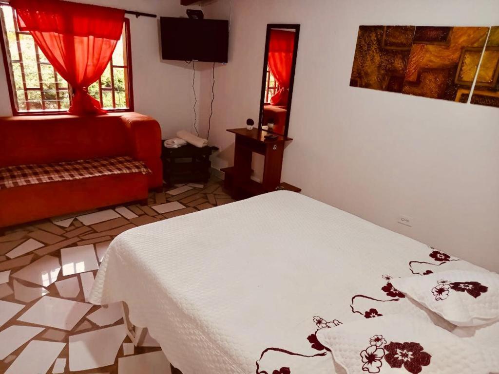 Bed and breakfast Casa Roja Parche Campestre - Hospedaje Guatapé Extérieur photo