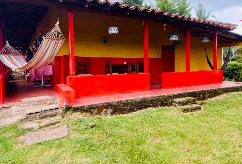 Bed and breakfast Casa Roja Parche Campestre - Hospedaje Guatapé Extérieur photo